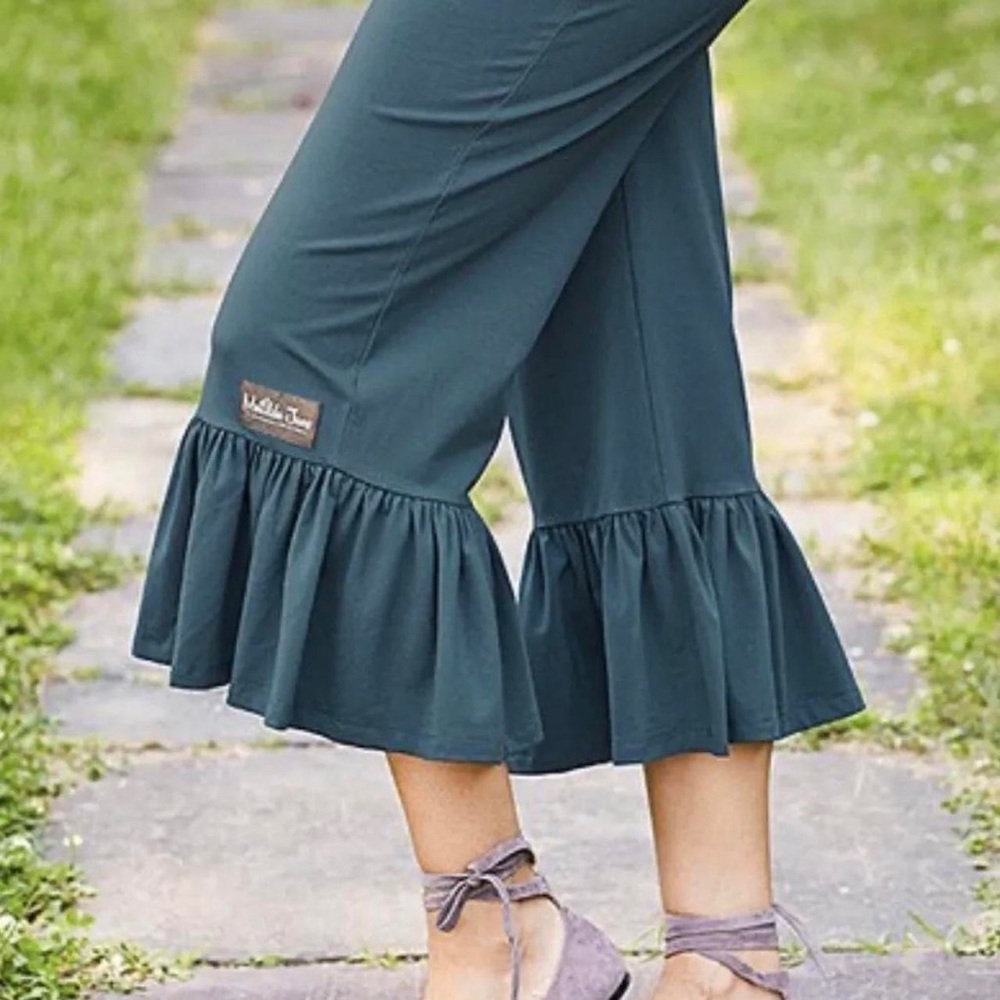 Matilda Jane Woman’s Teal Ruffle Big Ruffle Pants size XL